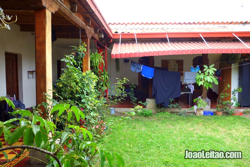 Central patio of Hotel El Pasar de los Años in Antigua