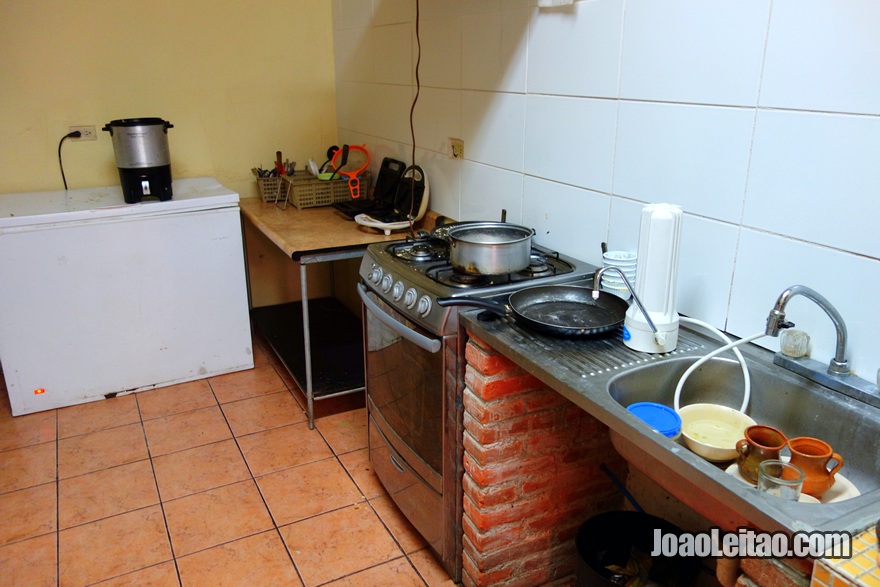 Kitchen  at Hotel El Pasar de los Años in Antigua