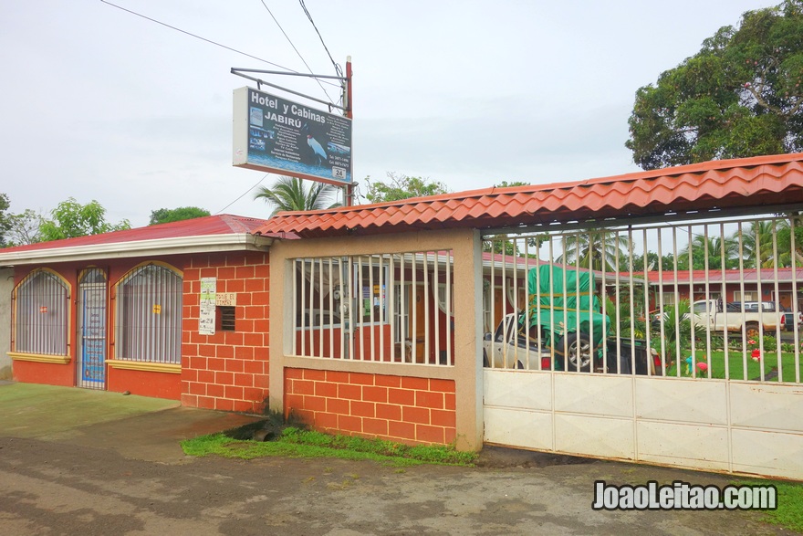 Entrada do Hotel y Cabinas Jabiru em Los Chiles