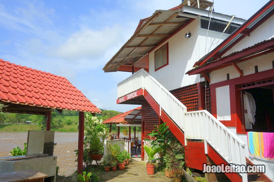 Exterior do Hotel Tropical em El Castillo, Nicarágua