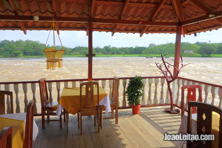 Terraço do Hotel Tropical em El Castillo, Nicarágua