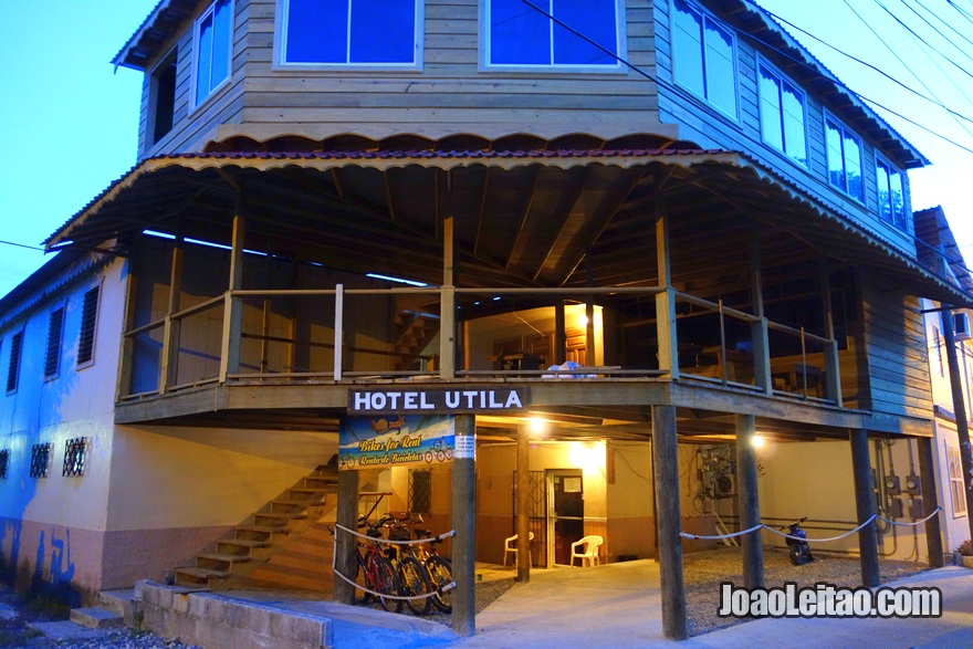 Fachada do Hotel Utila na Ilha Útila, Honduras