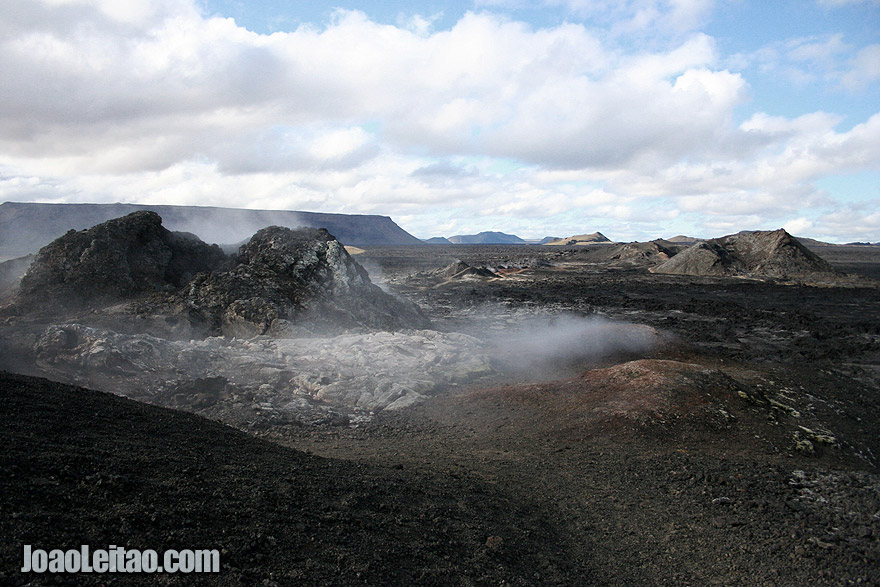 Ver os campos de lava do activo Krafla