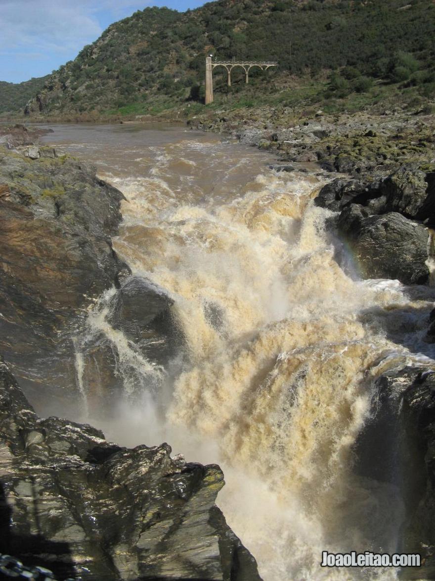 Cascata do Pulo do Lobo