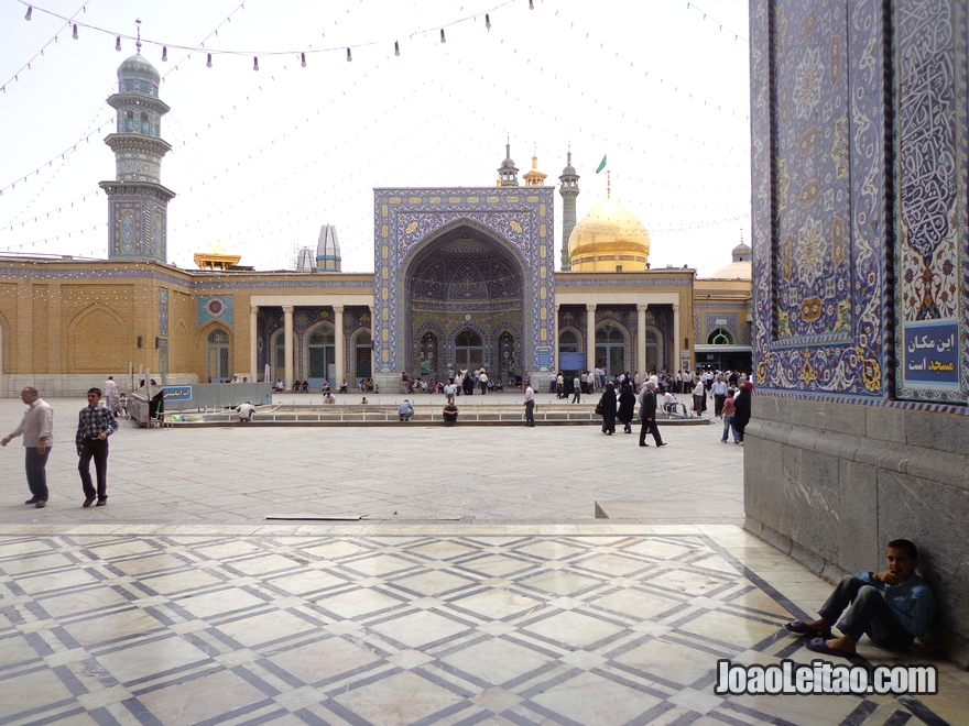 Santuário de Fatima Masumeh em Qom, Irão