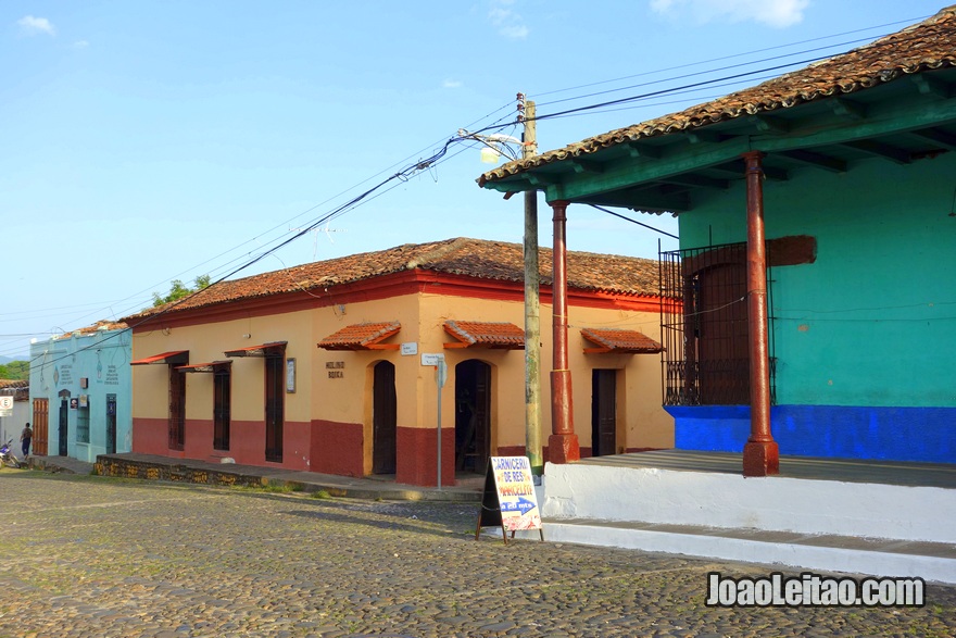 Ruas de estilo colonial em Suchitoto