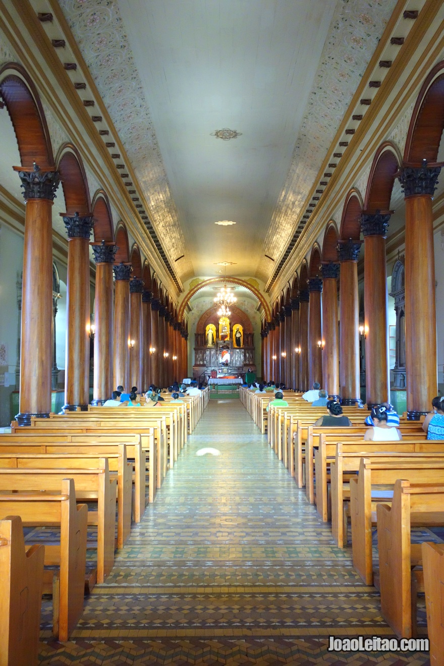 Interior da Iglesía Santa Lucia em Suchitoto