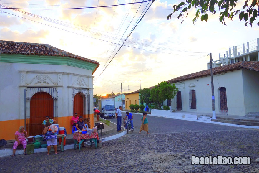 Rua principal de Suchitoto