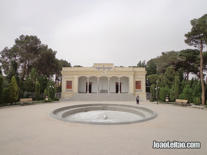 Templo do Fogo Ateshkadeh Zoroastra em Yazd no Irão