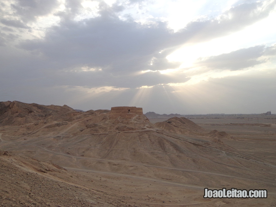 Torres do Silencio em Yazd Irão