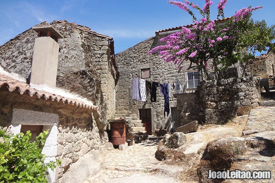 Casas de pedra em Monsanto