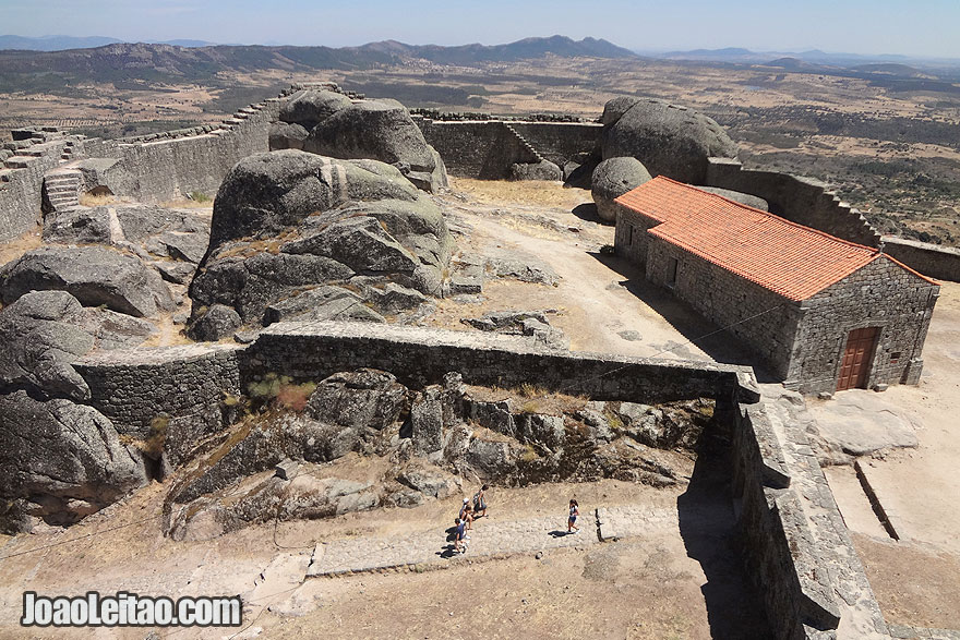 Vista do interior do Castelo de Monsanto