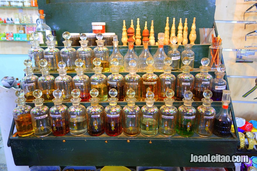 Vendedores de perfumes árabes em Tunes