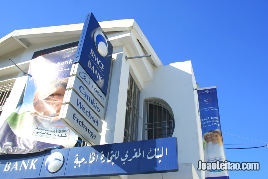 Foto de Banco e cambio no porto de Tanger