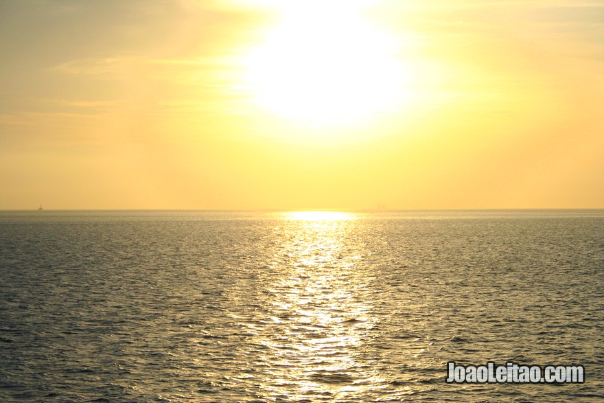 Foto do mar no Estreito de Gibraltar