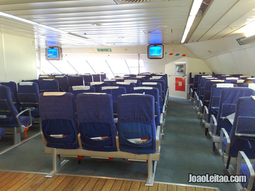 Foto do Interior do Barco para Marrocos