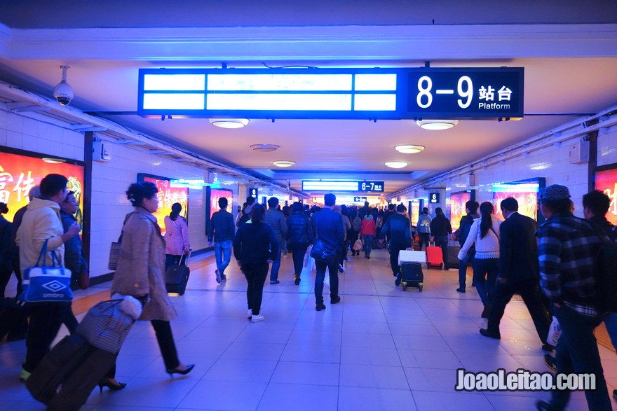 Passo 2 - escolher a linha em direcção à Estação Dongzhimen