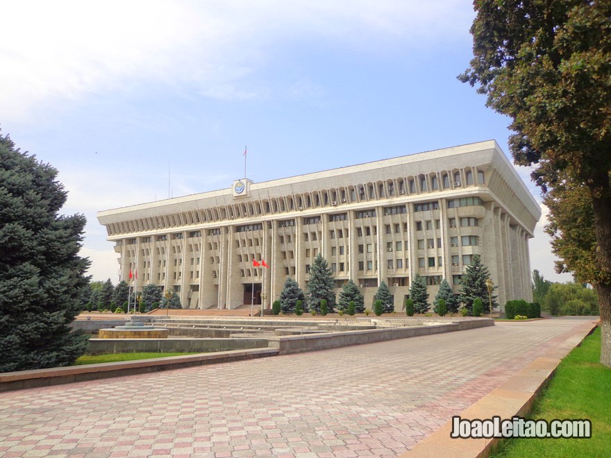 Edifício da Casa Branca, a morada oficial do presidente do Quirguistão