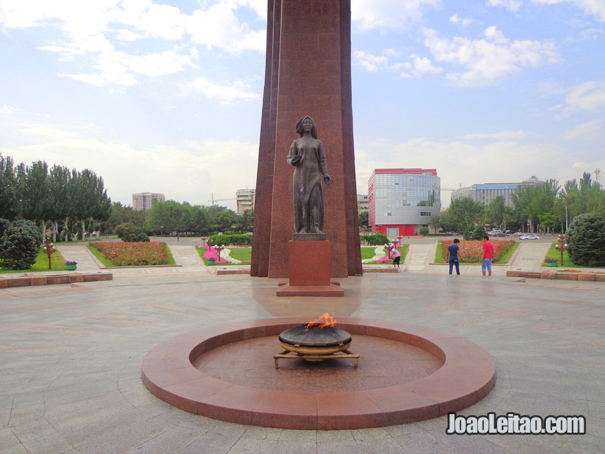 Monumento da Chama Eterna em Bishkek