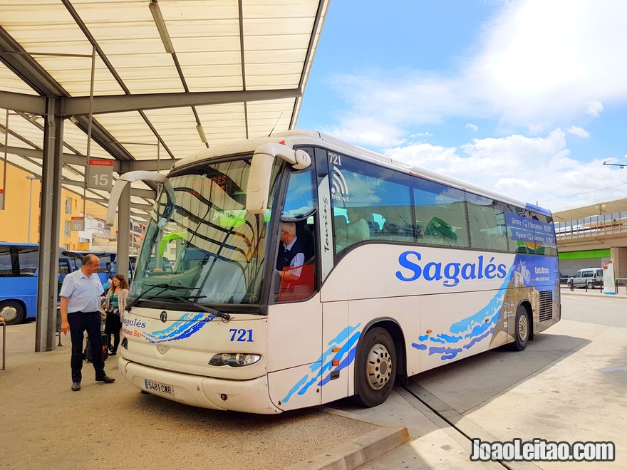 Autocarro da empresa Sagalés na Estação de Autocarros de Girona
