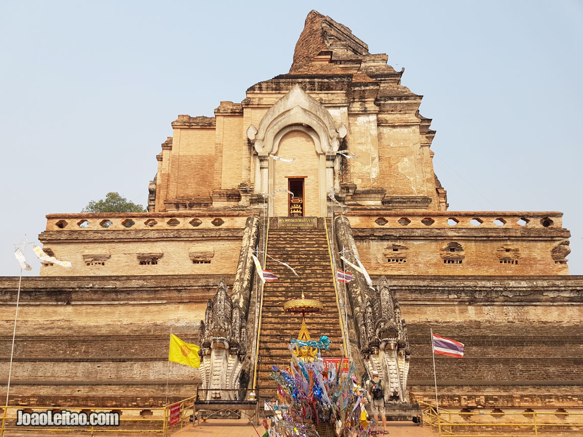 Wat Chedi Luang Buddhist Temple in Chiang Mai, Visiting Thailand