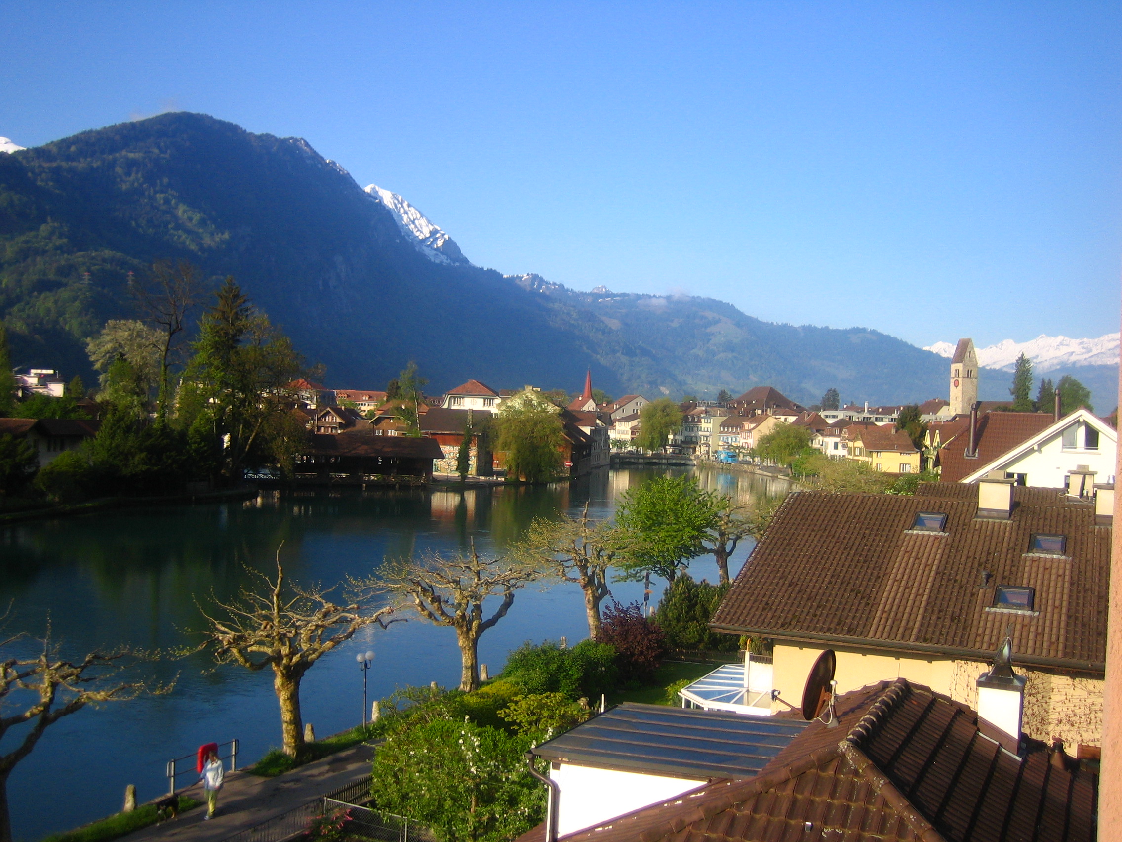 Швейцария маленькая страна. Озеро Цуг Швейцария. Интерлакен Швейцария. Interlaken в Швейцарии. Интерлакен Швейцария достопримечательности.
