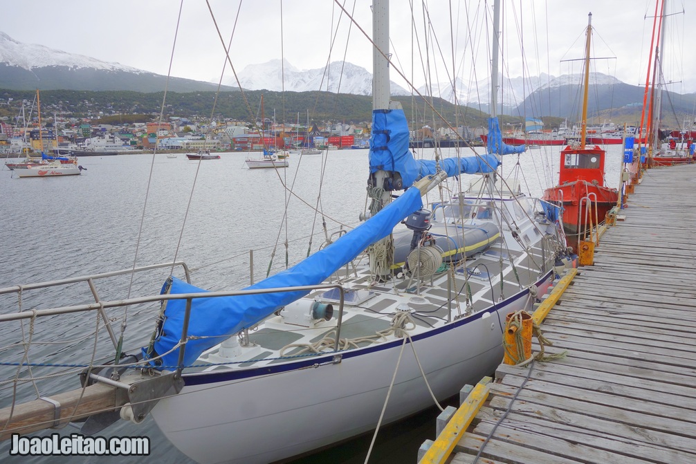 VOLTA AO MUNDO EM BARCO DE RECREIO