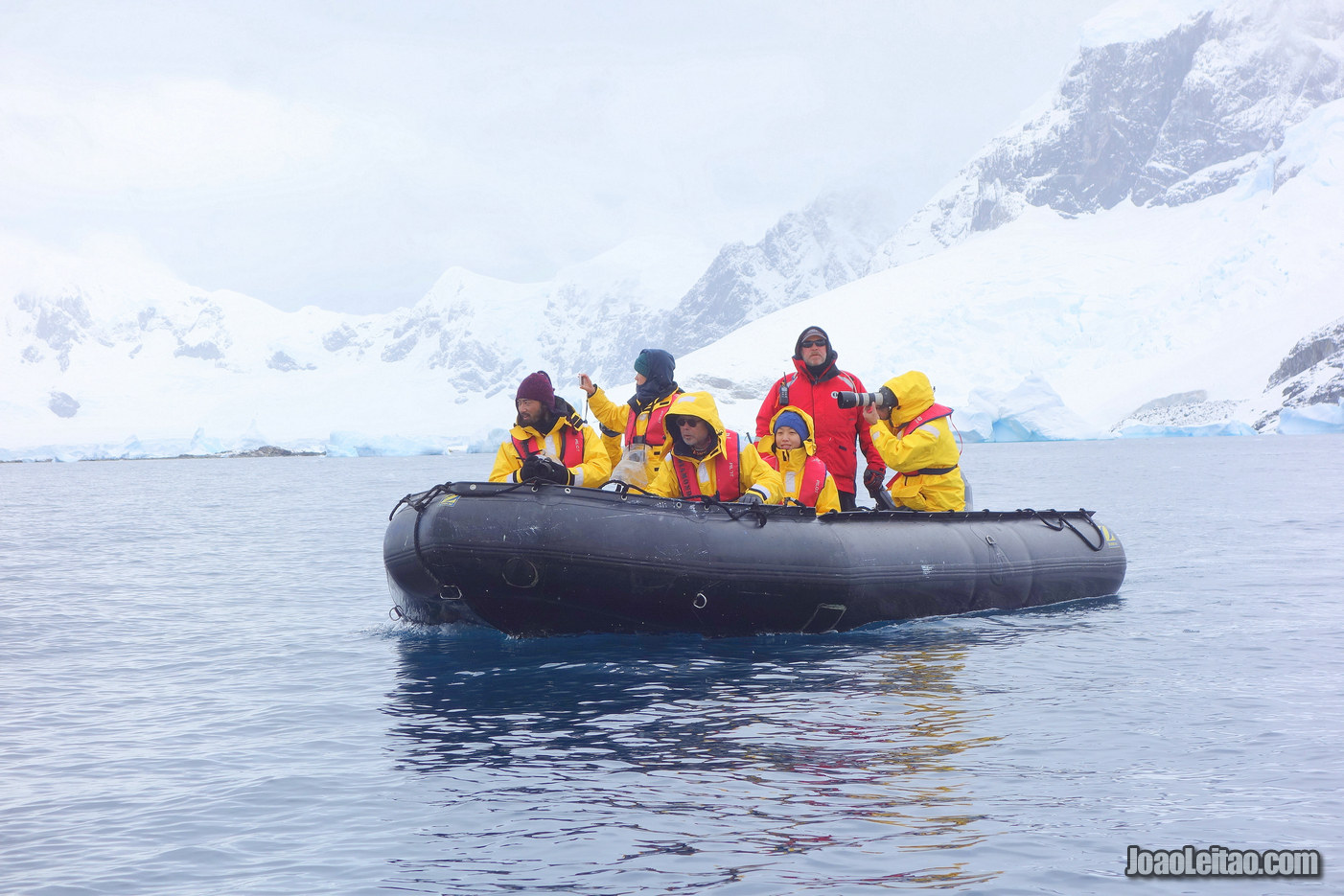 Passear de Barco Semi-Rígido na Antártida