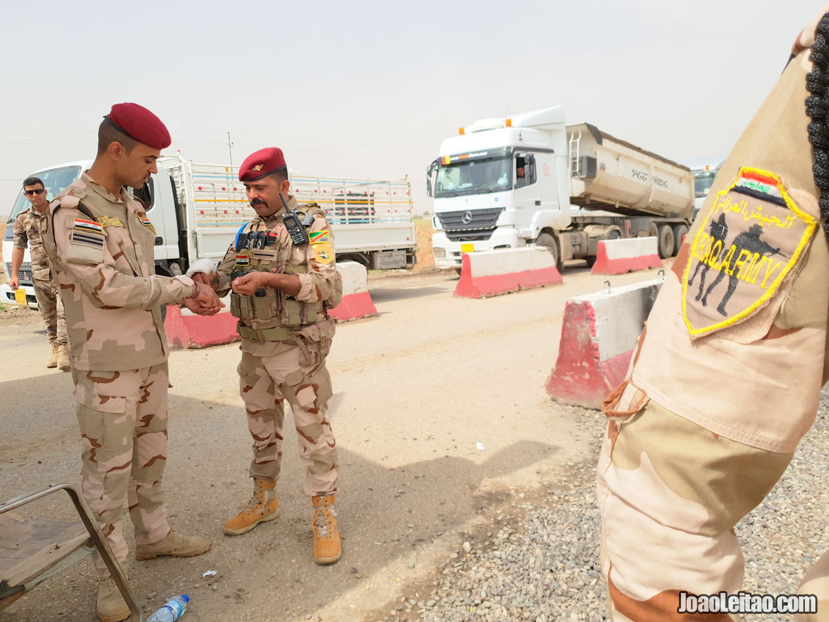 Entrada para Mossul, check-point do exército iraquiano