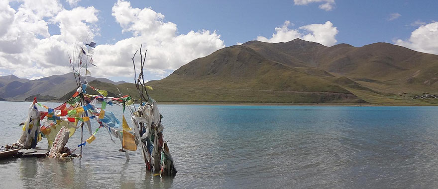 Lake Yamdrok in Tibet