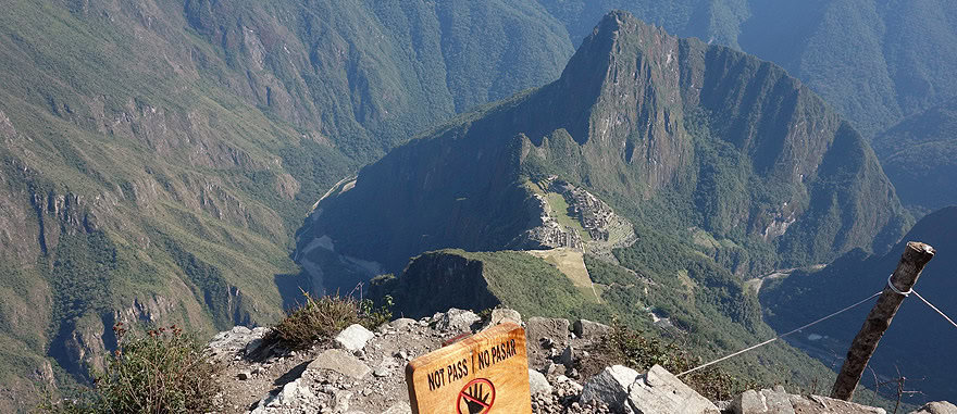 A caminhar na montanha Machu Picchu