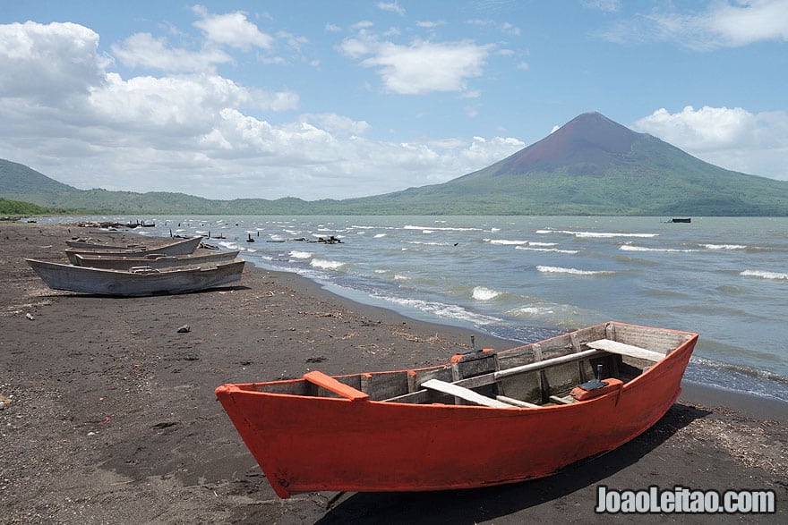 Visit Momotombo Volcano and Lake Managua Nicaragua