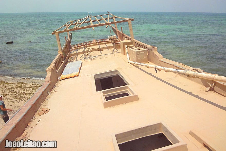 Visit Abandoned boats in Ras-Hilf in Oman