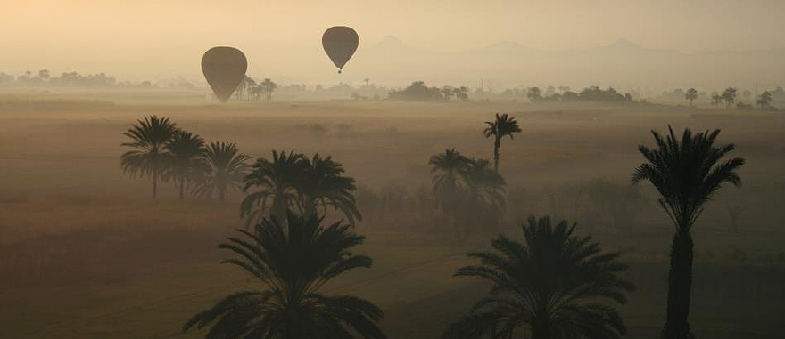 andar de balão de ar quente sobre o Vale dos Reis, no Egipto