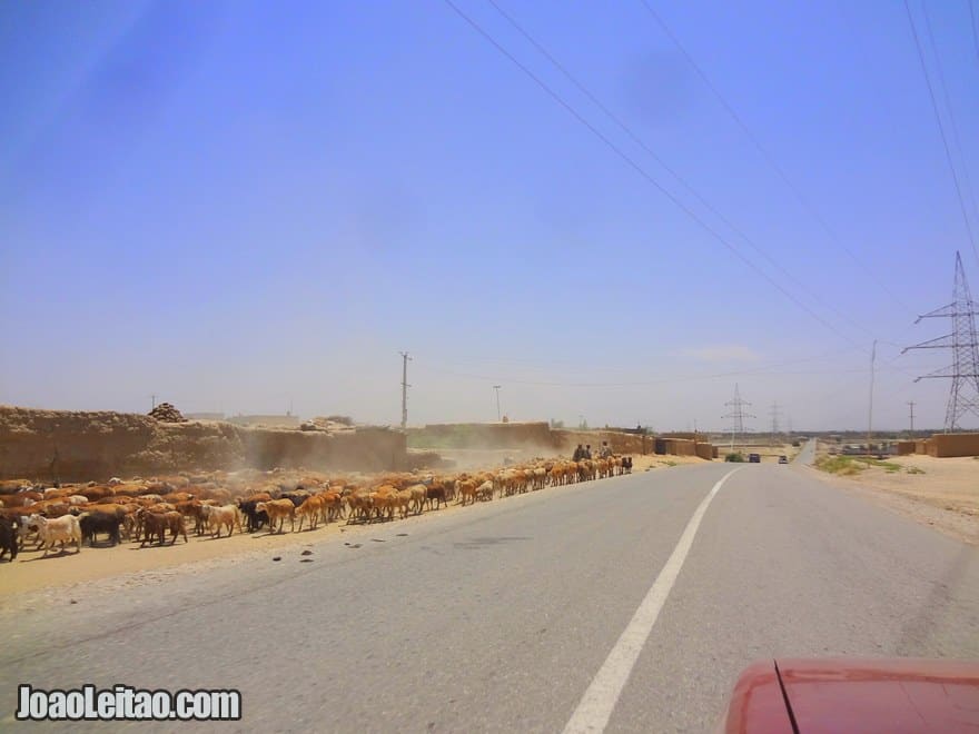 Estrada da fronteira do Tajiquistão para Kunduz