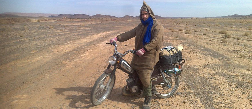 A atravessar o deserto do Sahara numa motorizada 