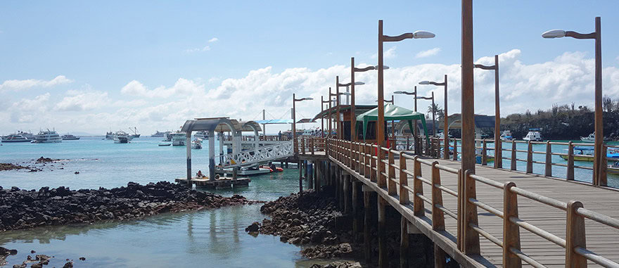 Porto de Puerto Ayora na Ilha de Santa Cruz, nas Galápagos