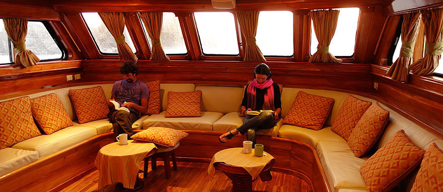 Living room of Estrella del Mar Galapagos Cruise