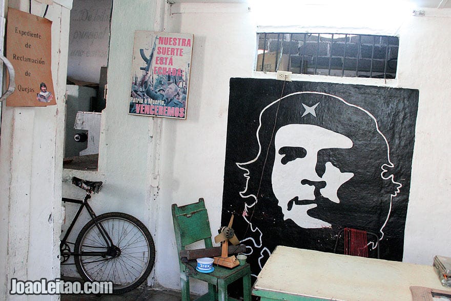 Posters de Che Guevara e de Fidel Castro