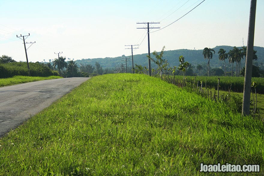 Estrada de província em Cuba