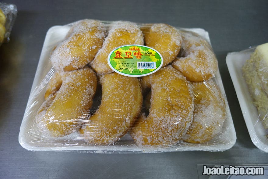 You can get these tasty North Korean donuts topped with sugar.