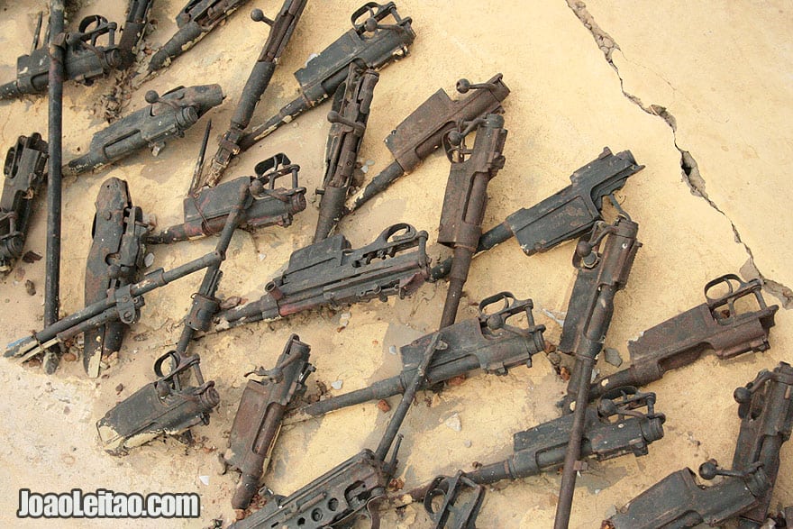 Old weapons used to make the Peace Monument of Timbuktu