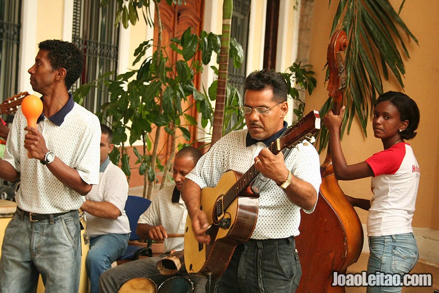 Músicos cubanos em Havana