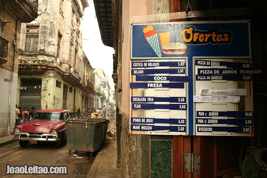 Menu de comida e bebida em Havana Velha