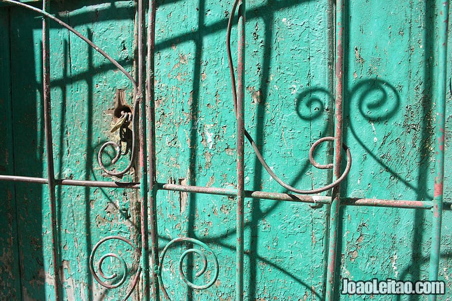 Green window detail in Remedios