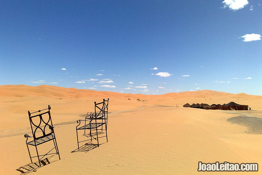 Dunes in front of hotel Auberge Cafe du Sud