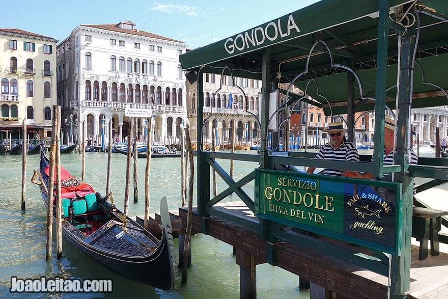 Paragem de Gôndolas no Grande Canal de Veneza