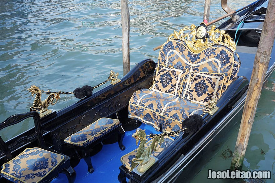 Gondola decorated with Venetian exquisite motives