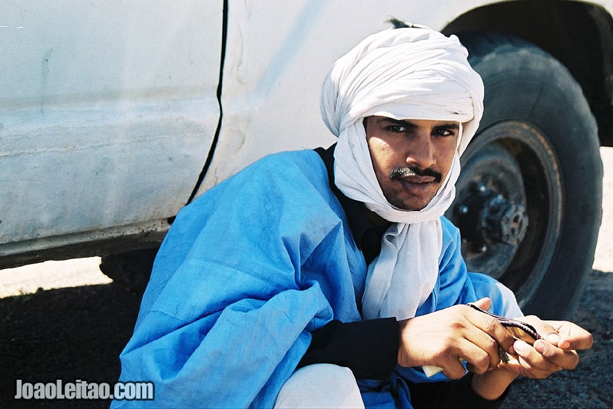 Photo of man with white turban in Choum, Islamic Republic of Mauritania