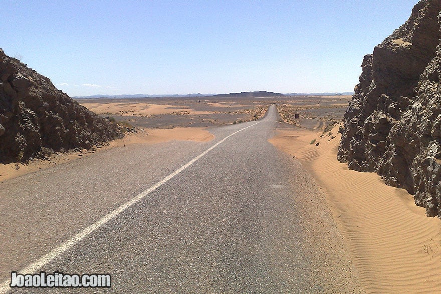 Road from Erfoud to Derkaoua